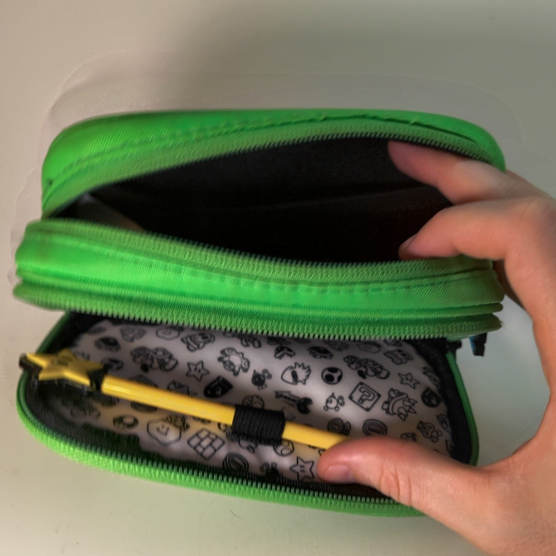 Nintendo DS Travel Carrying Case Storage Green Yoshi Super Mario Zip Around